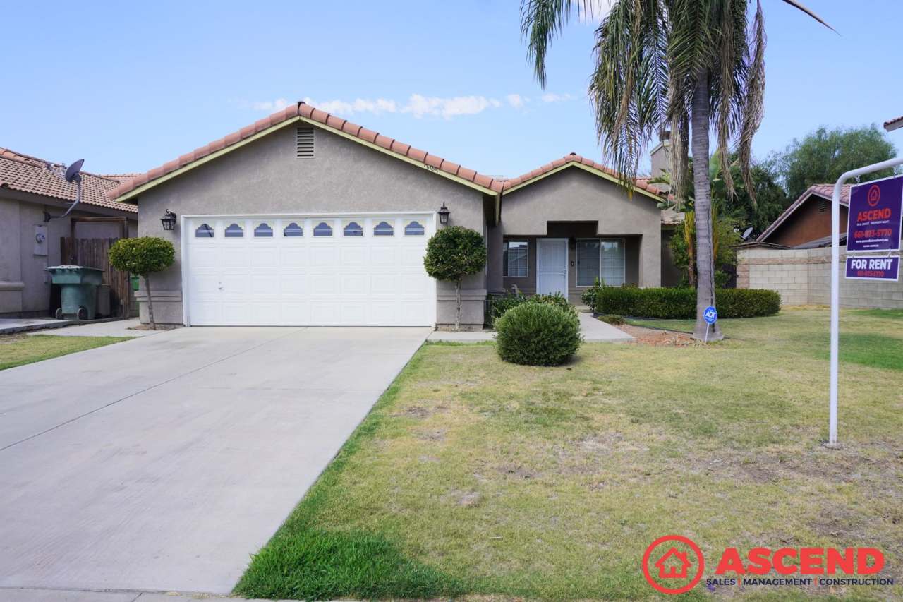 Spacious Home in Wasco!