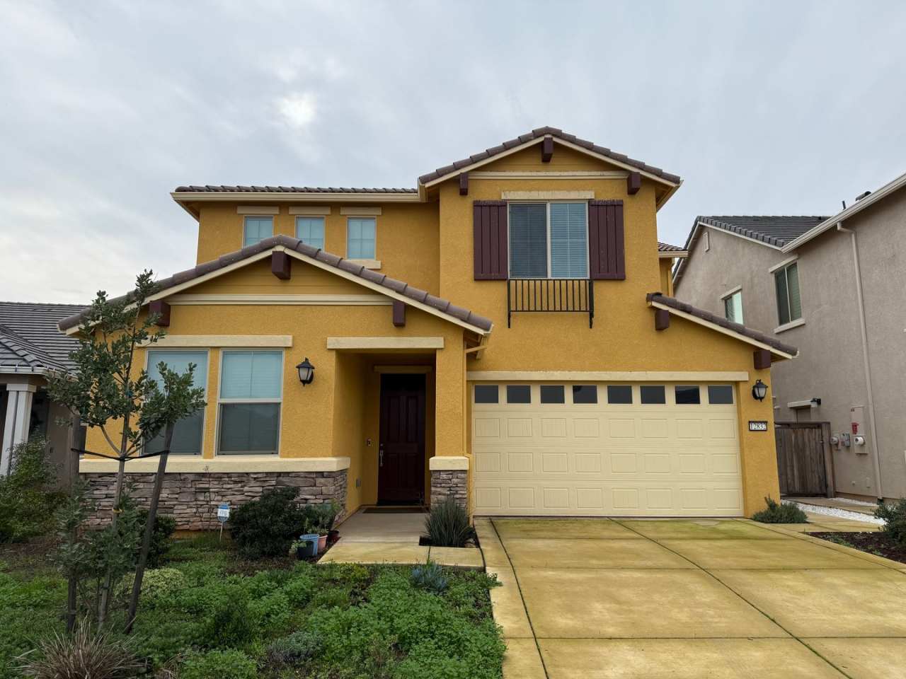 Lovely 4 Bedroom Home With Easy Landscaping And Beautiful Interior