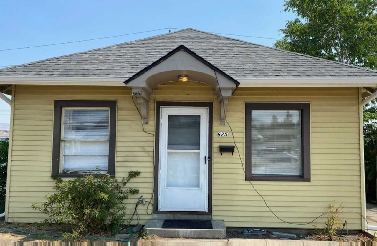 Charming 3 bed/1 bath home!