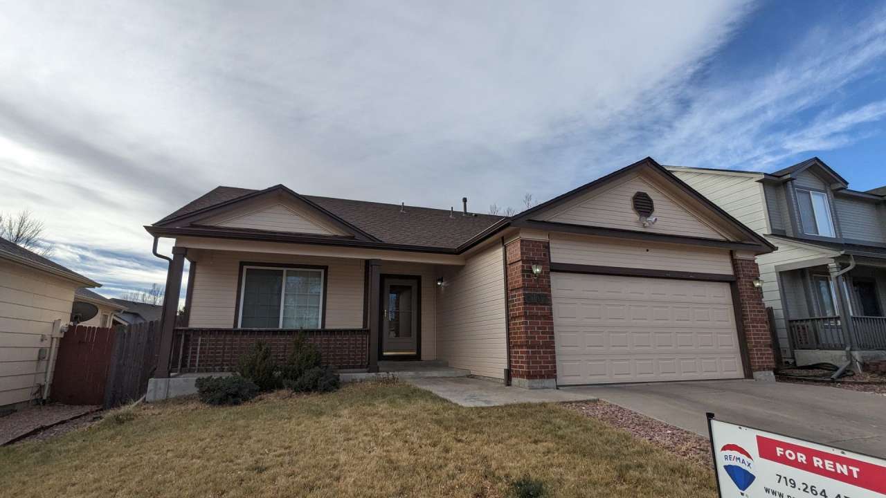SPRINGS RANCH 3 BEDROOM/2 BATHROOM RANCH WITH FENCED YARD AND 2 CAR GARAGE!