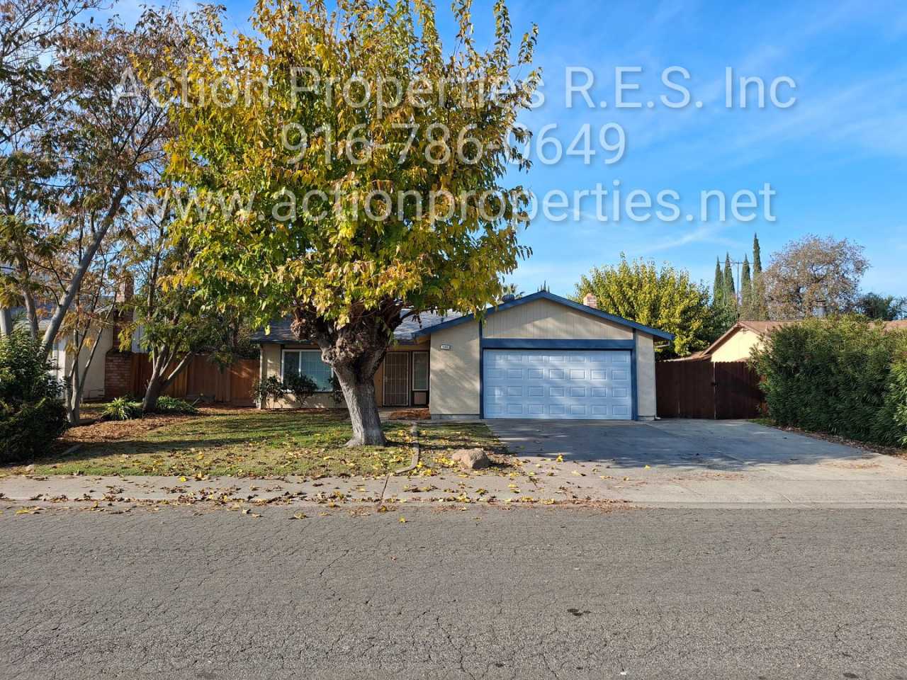 Antelope R.V. Parking, Single Story: Large Yard: RV Parking: 3 Bed, 2 Bath - Foothill Farms/Antelope