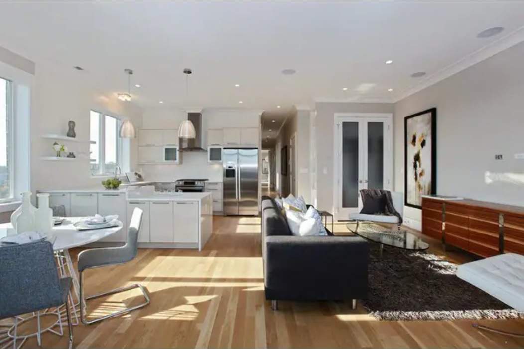 2405 North Greenview Avenue