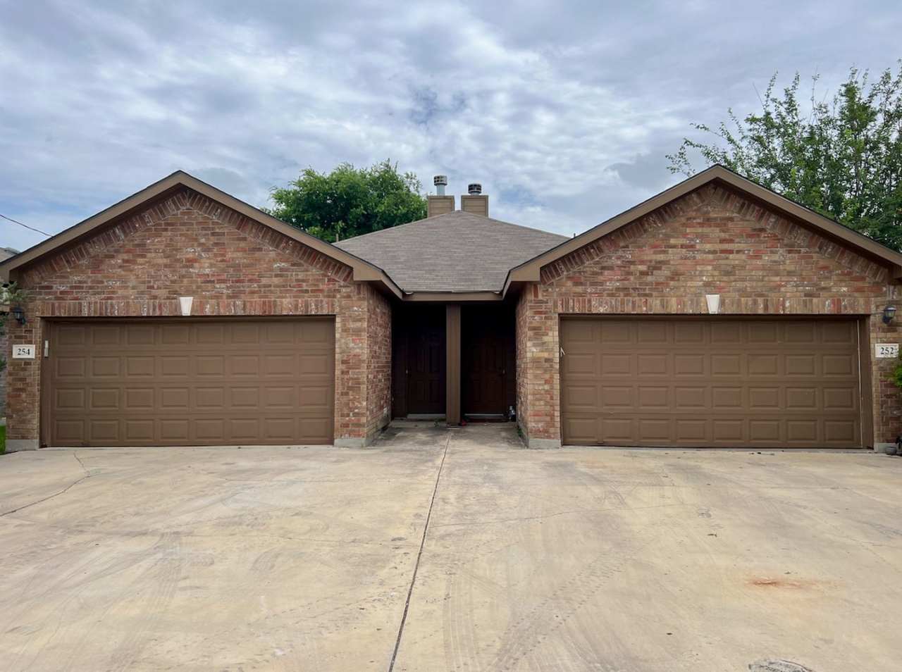 Charming 3/2 Duplex in NBTX