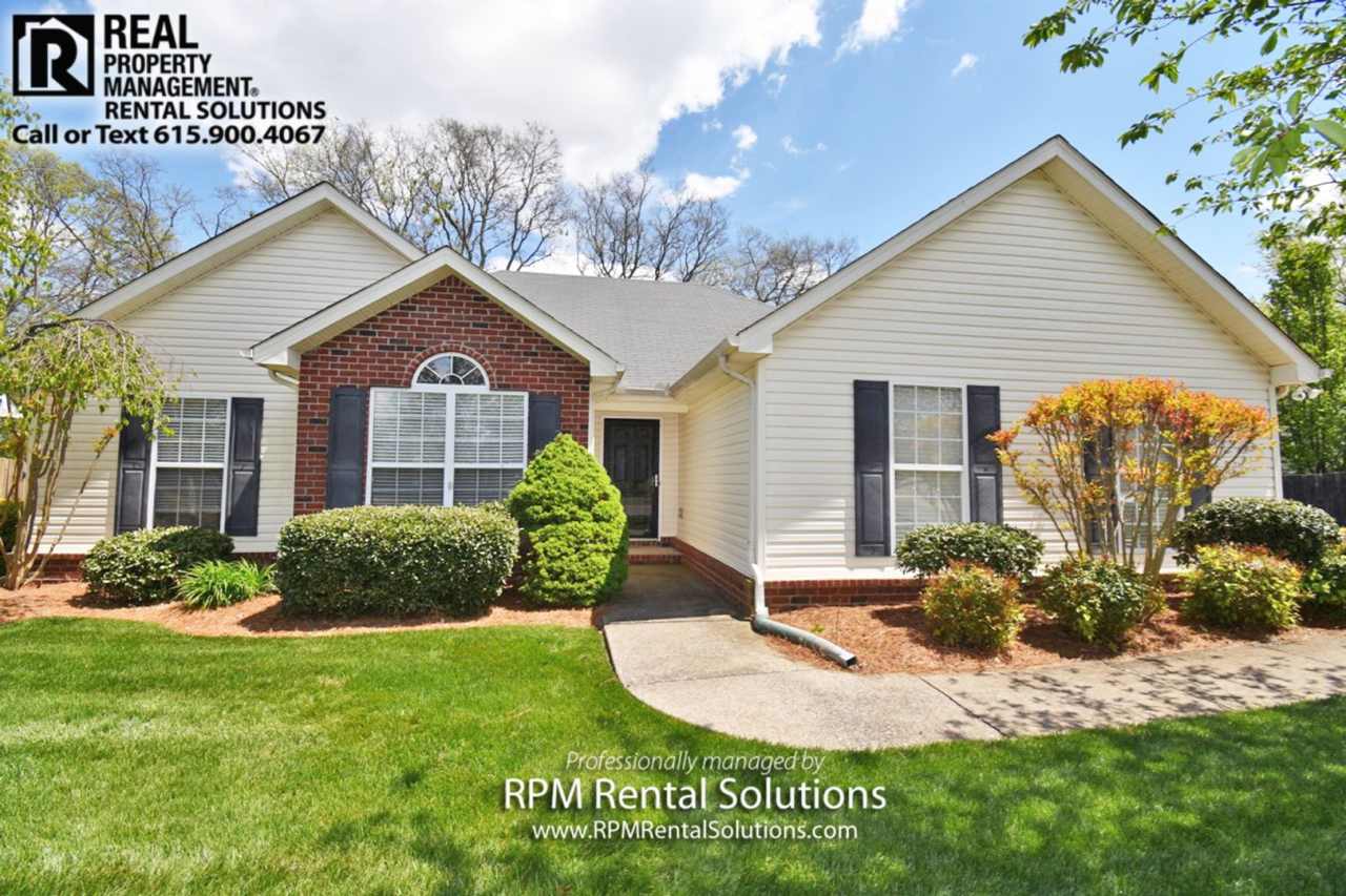 Gorgeous one level 3BR/2BA w/garage and fenced in backyard in Mboro, triple Rockvale schools!