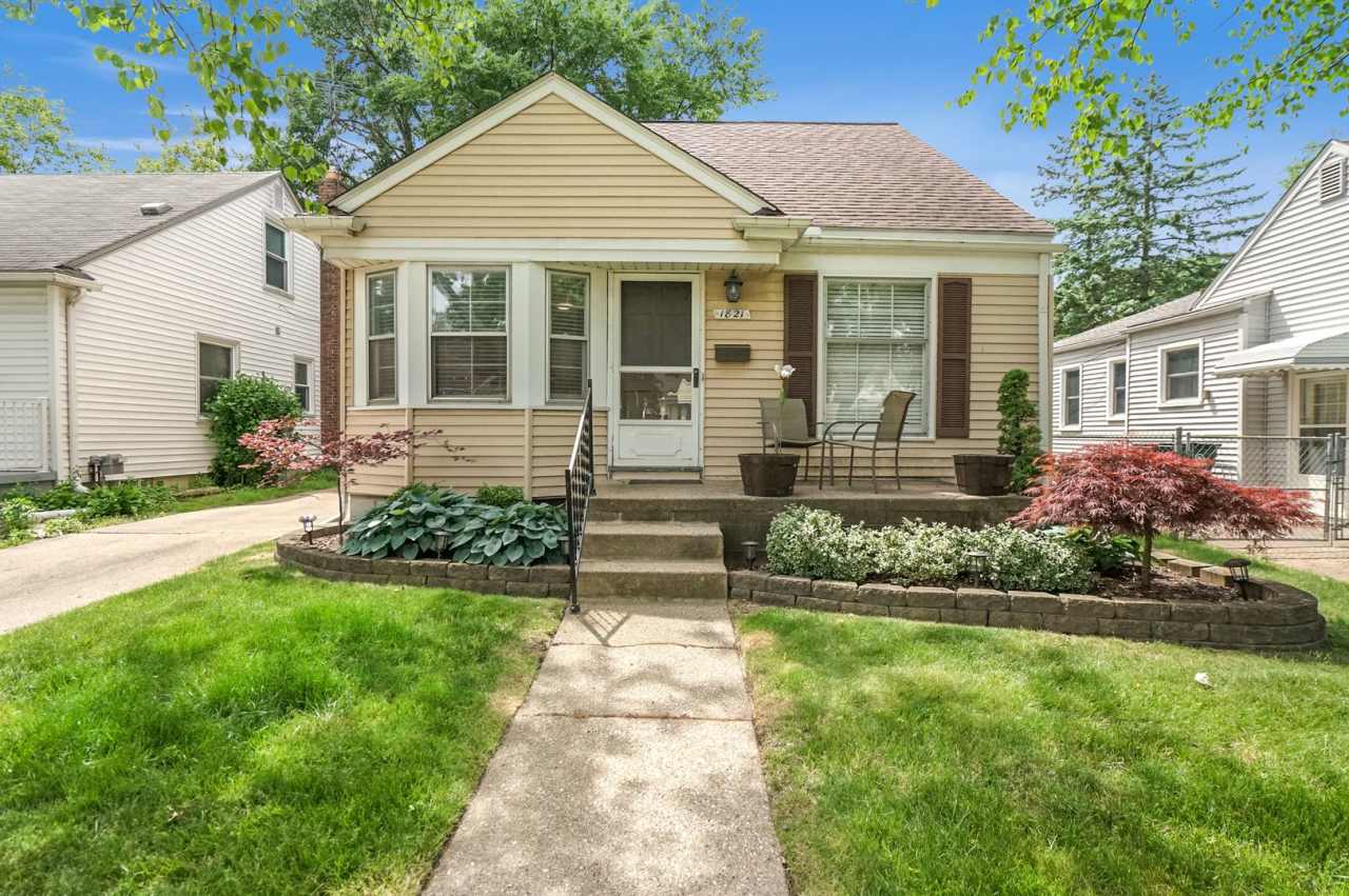 Charming 3-Bedroom Home with Finished Basement in Royal Oak