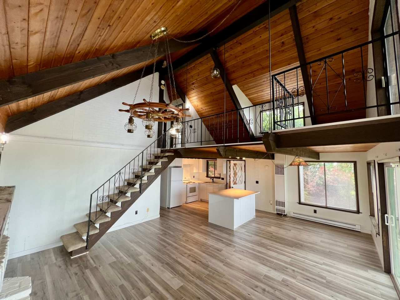 Charming 2 Bedroom House overlooking Birch Bay - STUNNING VIEW!!