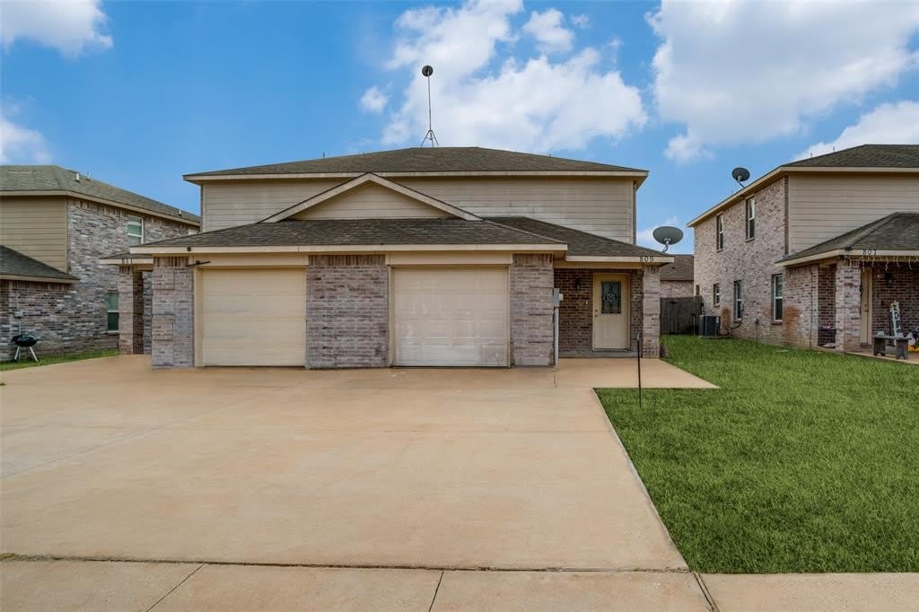 809 E College Street