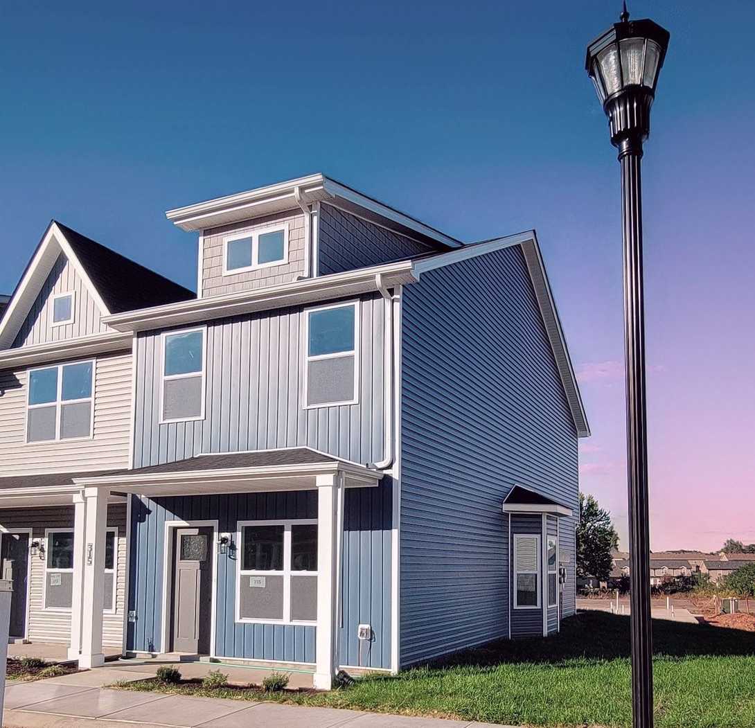 Luxury Townhome For Rent Near Billy Dunlop Park!