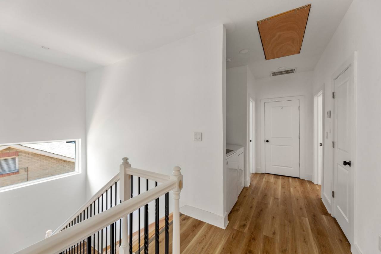 Room in 4 Bedroom Home at St. Paul St