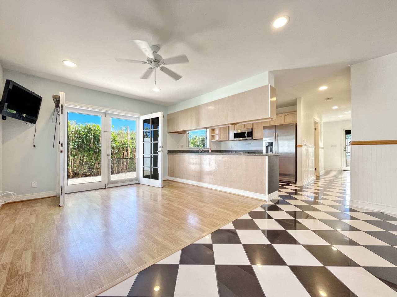 Dog Friendly 2/2 Kailua Duplex with one off-street parking!