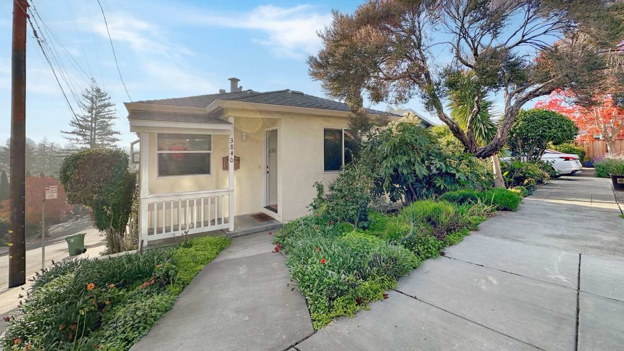 Spacious, Bright  Private Home with Huge Backyard on one of the quietest streets of Redwood Heights