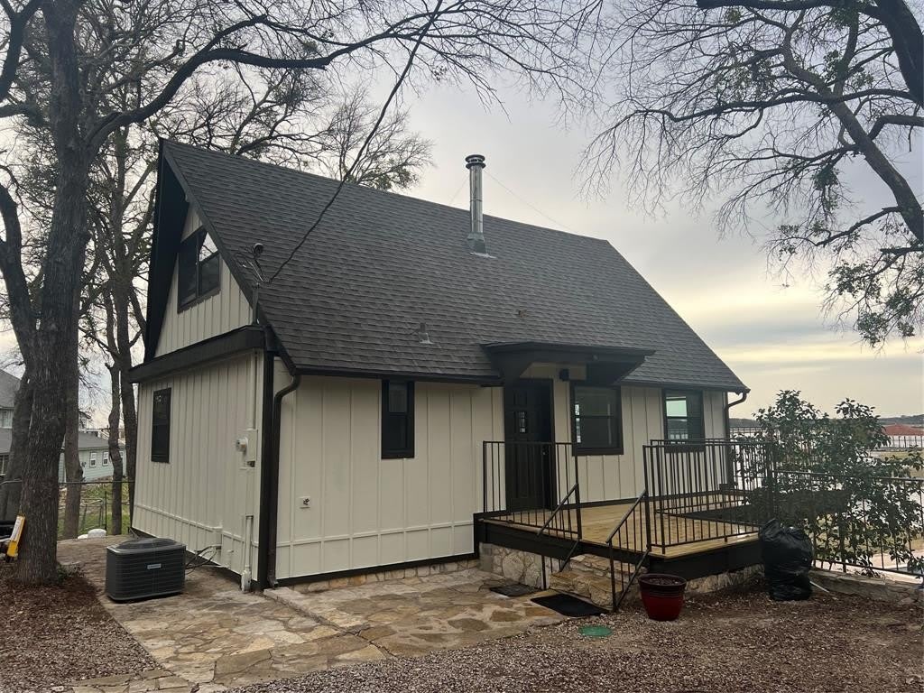 2331 Live Oak Circle