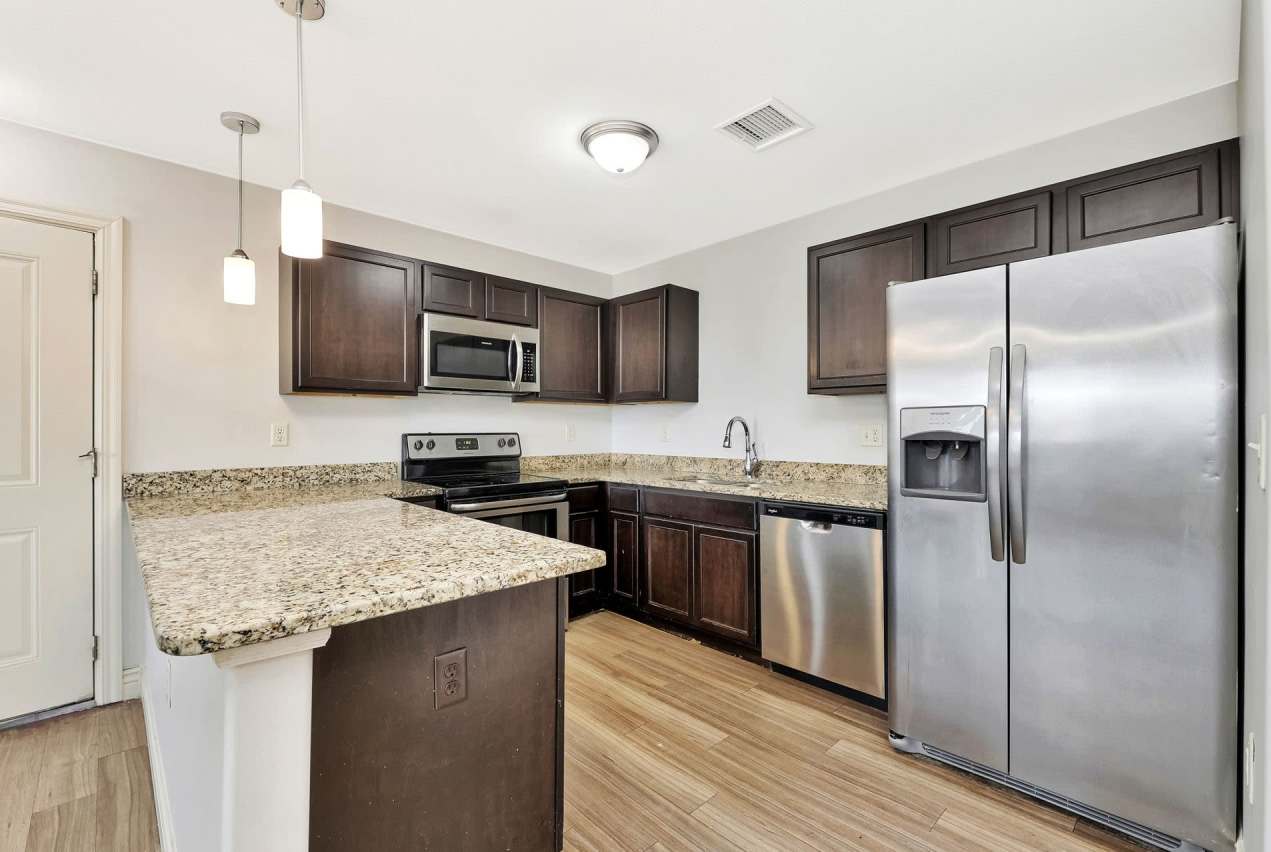 Luxurious One, Two and four-Bedroom Apartment Homes