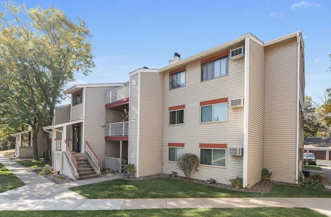 400 Shelard Pkwy Unit 303