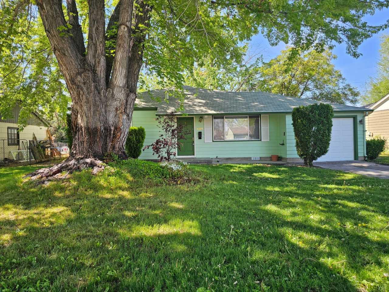 Central Sparks - Mid Century Modern Gem - Close to Everything