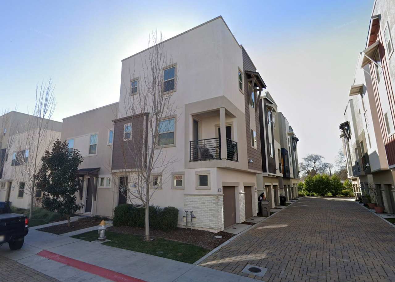Modern 2-Bedroom Condo Near Downtown Sacramento