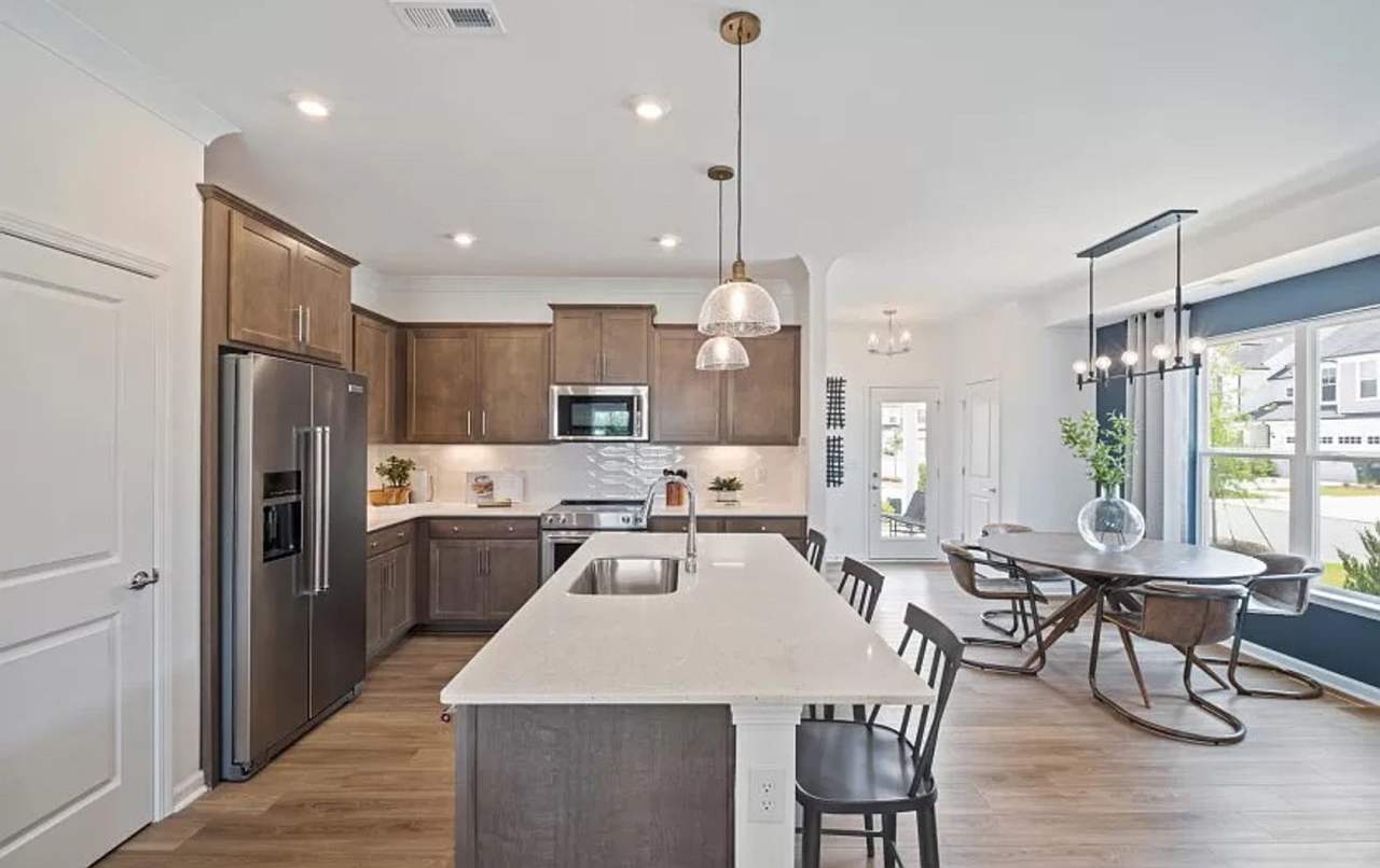 Room in 3 Bedroom Home at Leading St