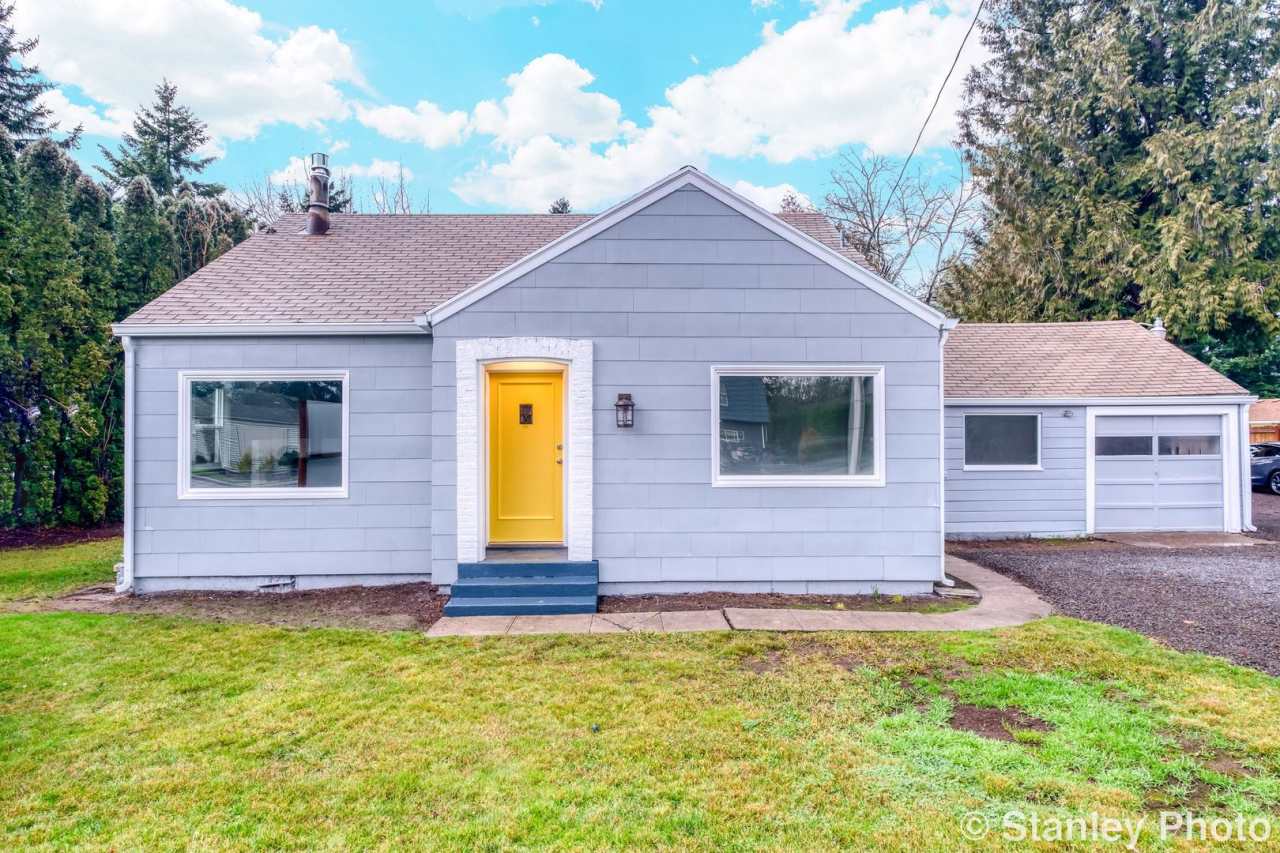 Commercial property Zoned Office Commercial! Great Location** Check with County on planned usage