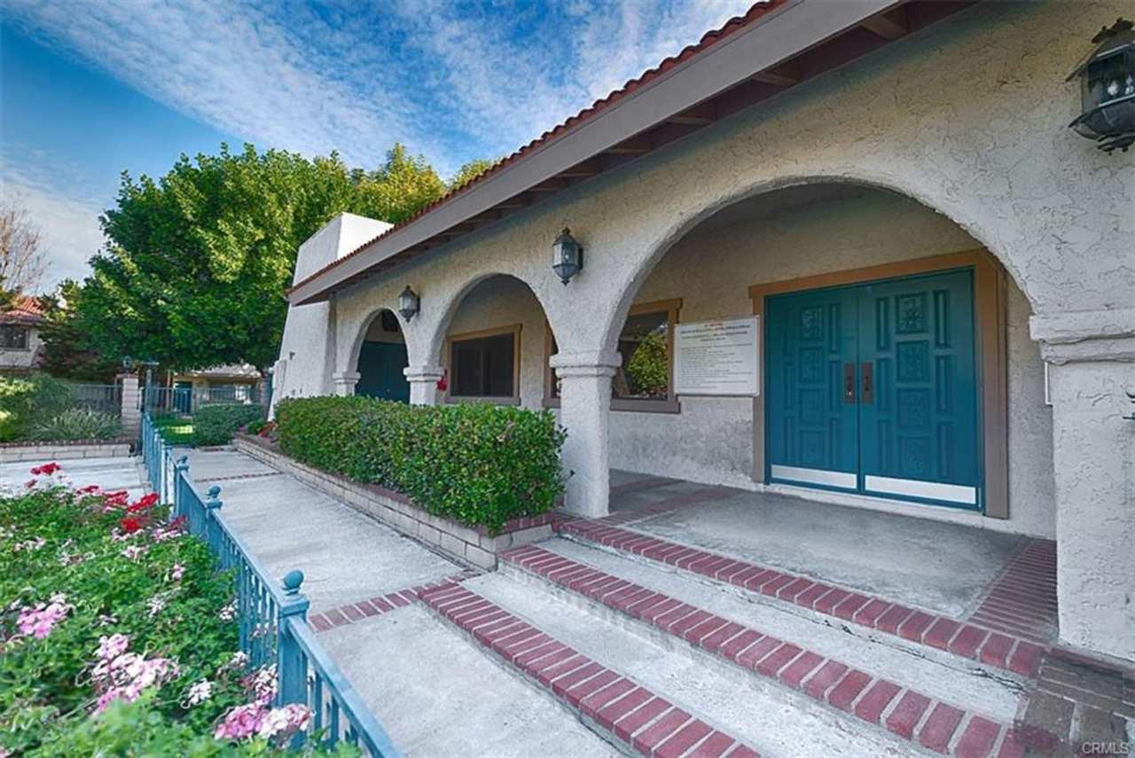 Welcome to 1910 W. Palmyra #76 ~ 2 Bed 1.5 Bath Townhouse Style Home