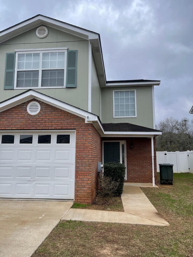 Dunwoody Townhomes - End Unit!