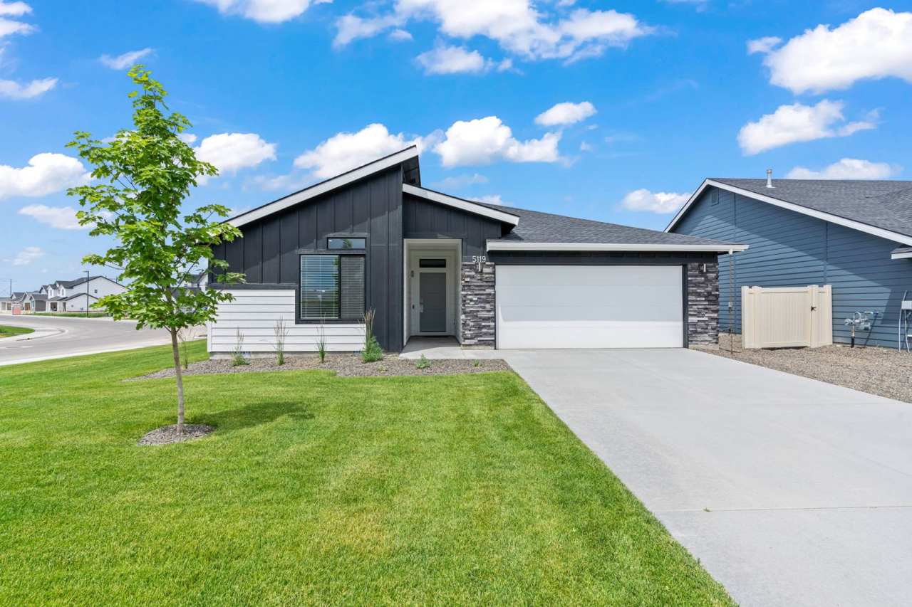Beautiful Newer Built Home in a Prime Caldwell Location!