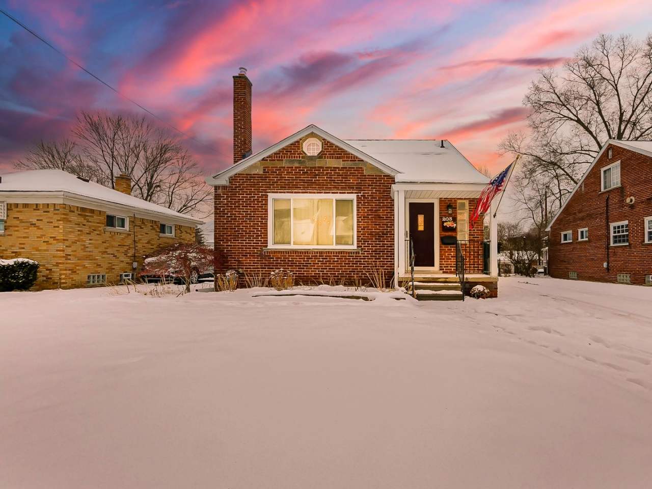 AVAILABLE NOW! Spacious 4-Bed Gem in the Heart of Clawson!