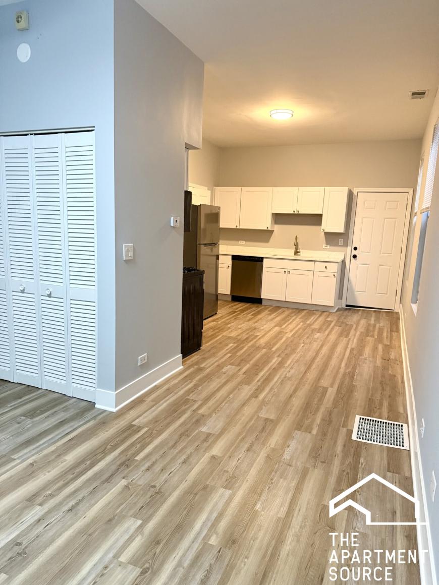 942 North Elston Ave.