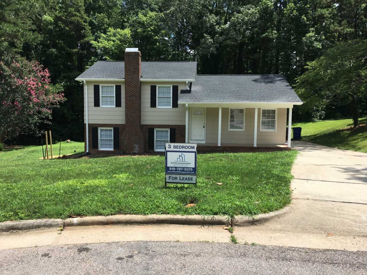 501 Smokeridge~3 bedroom 2 bath~SPLIT LEVEL HOME. NO HOA. PRIVATE DRIVEWAY. CUL-DE-SAC LOCATION