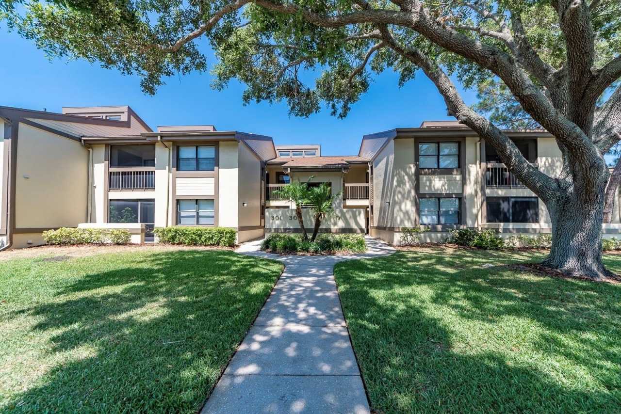 301 WOODLAKE WYNDE DRIVE