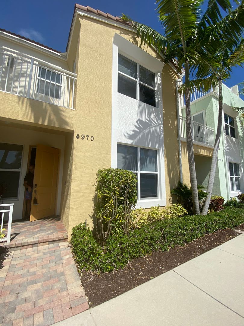 Limited Time Offer: First month and security deposit to move-in! Don't miss this opportunity. Schedule a viewing today!