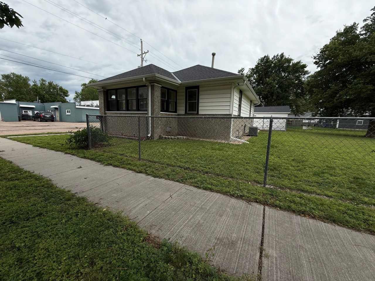 Charming 2-Bedroom Home with Spacious Backyard and 2-Car Garage