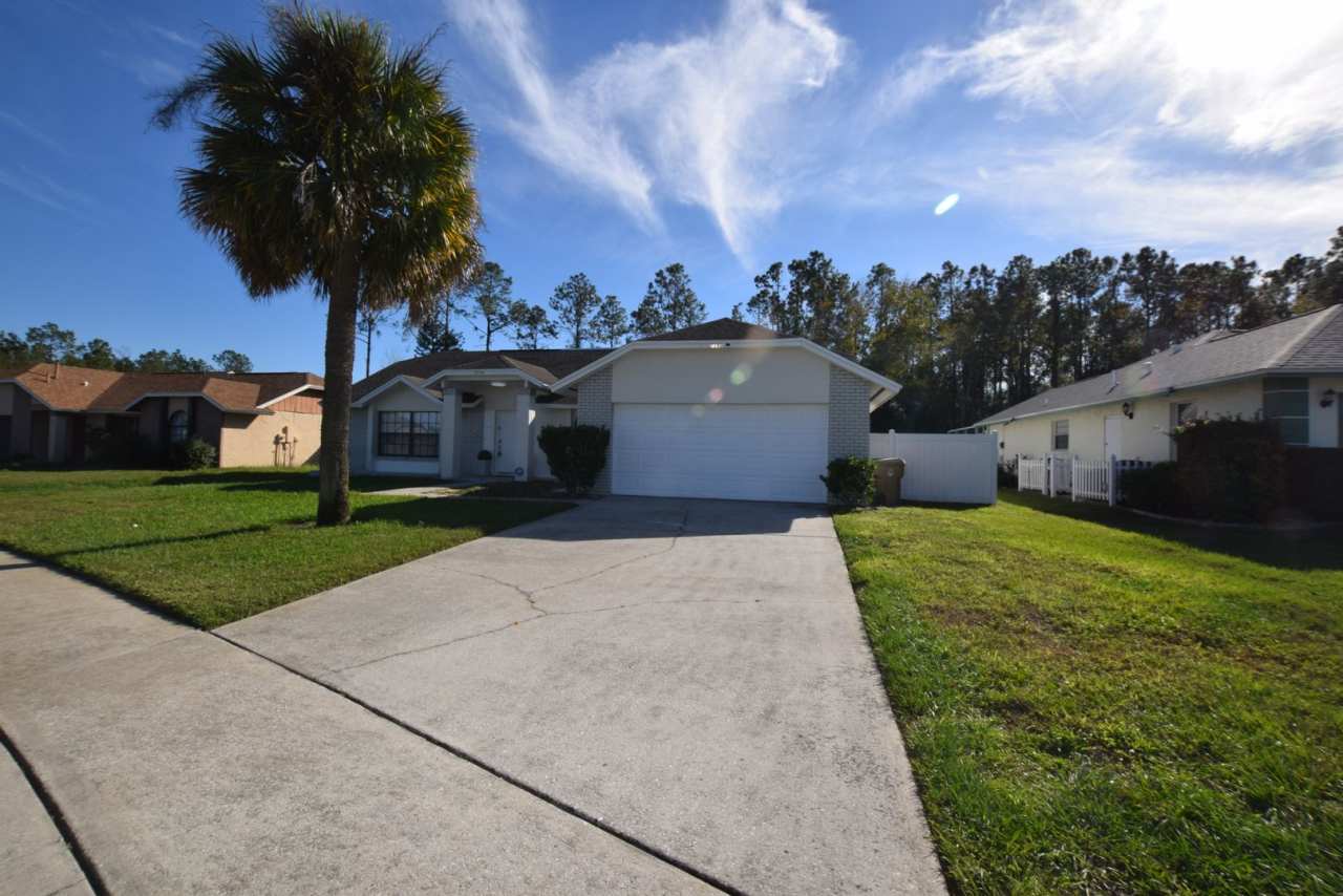 Beautiful 4 bedrooms/ 2baths home with a 2 car garage for rent at 17790 Indian Ridge Trl S., Kissimmee, FL 34747.