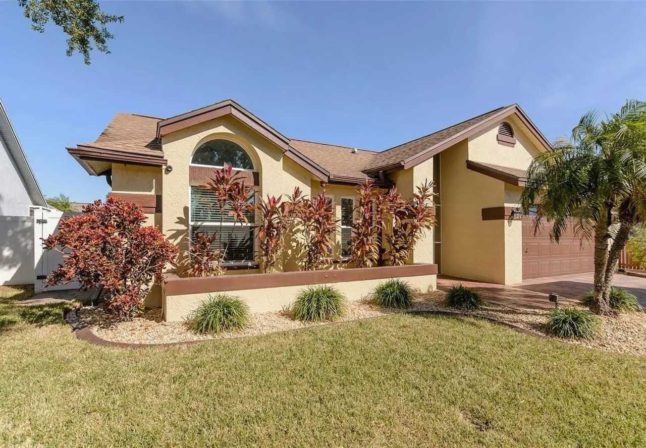 3 Bed/2 Bath Clearwater Home with Pool: Available Oct 1