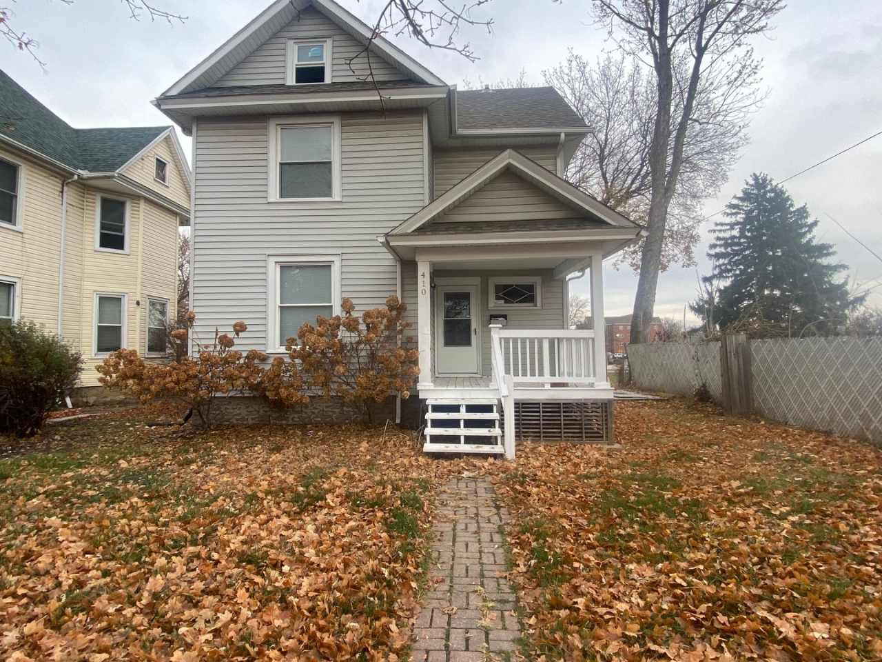 Sharp 2BR Davenport House