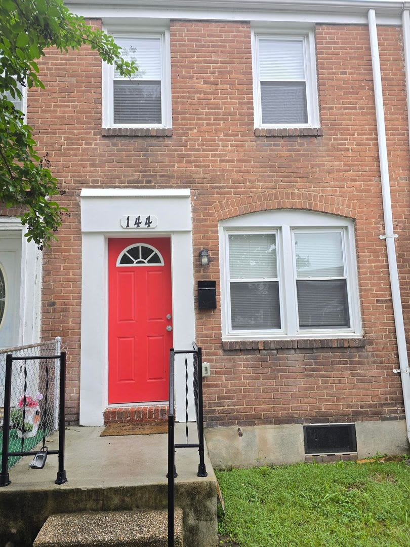 Beautiful 2BR 1BT town home located in Dundalk.