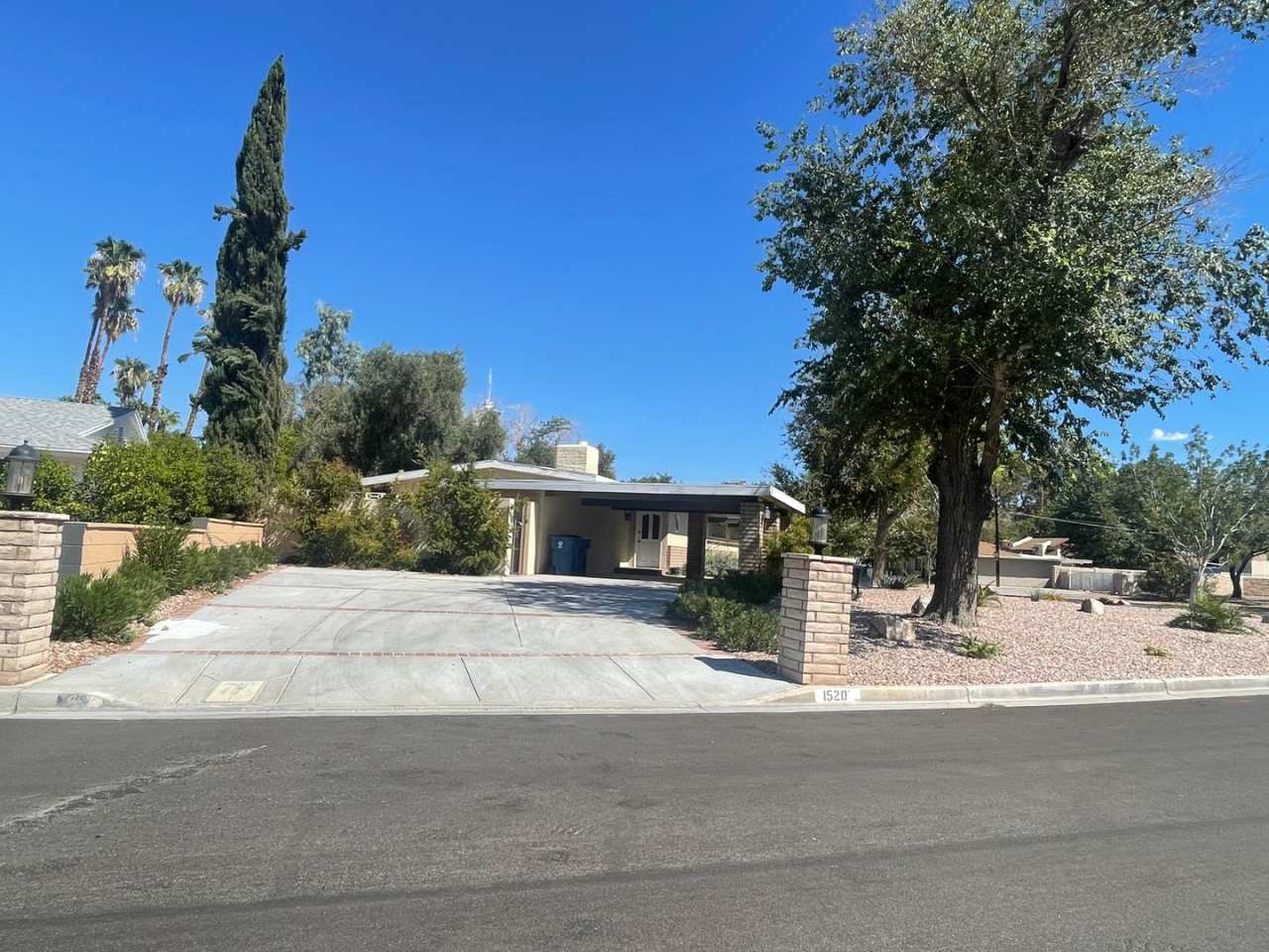 BEAUTIFUL HOME IN CENTER OF LAS VEGAS!