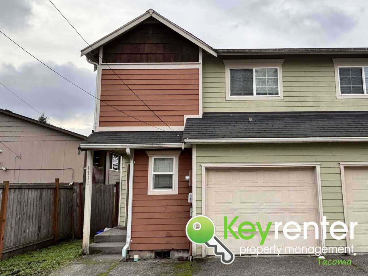 Modern 3 Bedroom 2.5 Bathroom Tacoma Duplex Near Shopping, Parks and Freeways