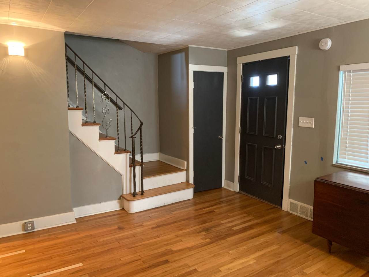WALK TO CAMPUS 4BR/2BA HOUSE - AVAILABLE AUGUST