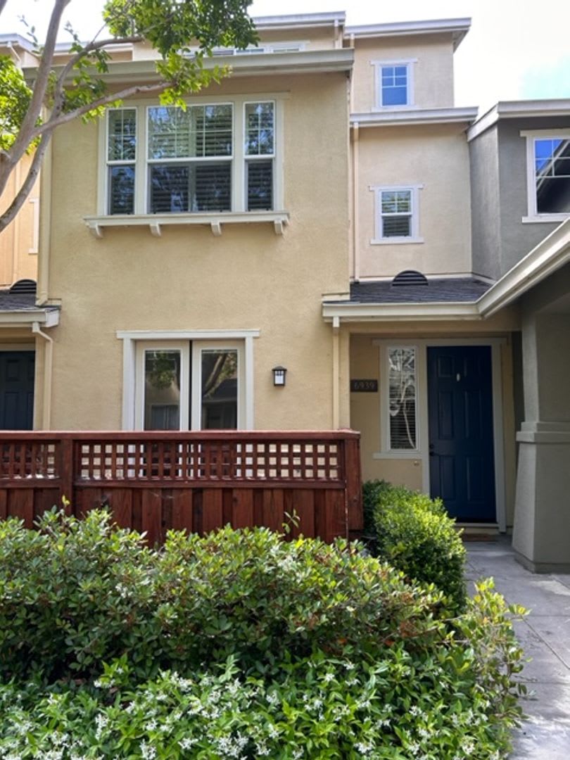 6939 Santero Way ~ Cotati ~ Beautiful 4 bedroom townhouse ~ Air Conditioning