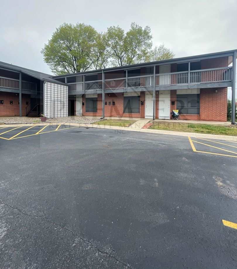 1 bedroom / 1 bath - 60 West Apartments - 6007 Barton Dr Shawnee, KS 66203- Rent $875 Deposit $875