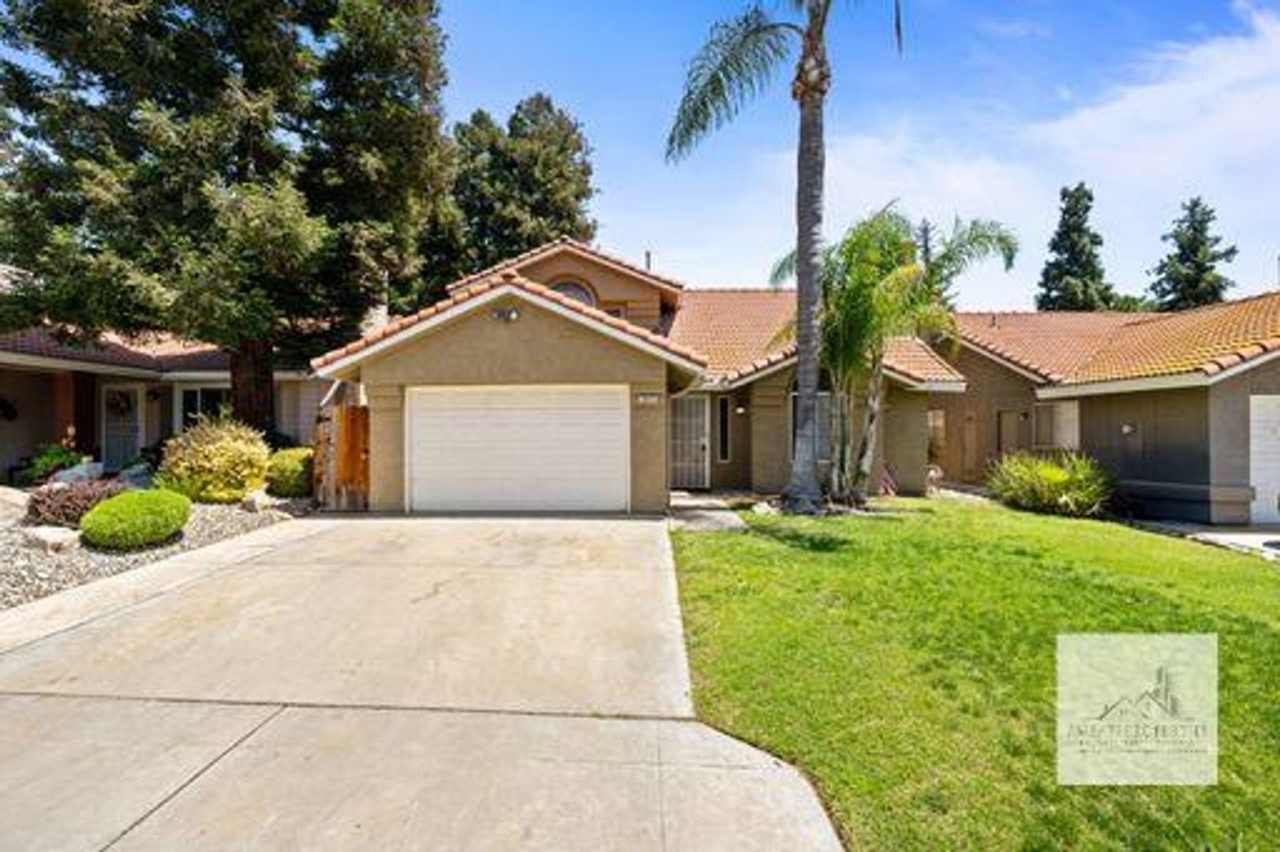 Charming home located in Clovis Unified School District!