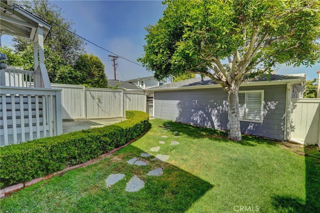 425 Dahlia Avenue 1/2