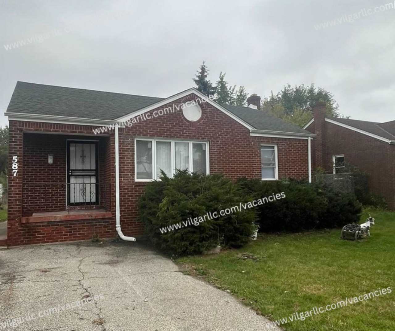 Spacious  Updated 2 large bedrooms  2 full bathrooms Home in Gary, IN