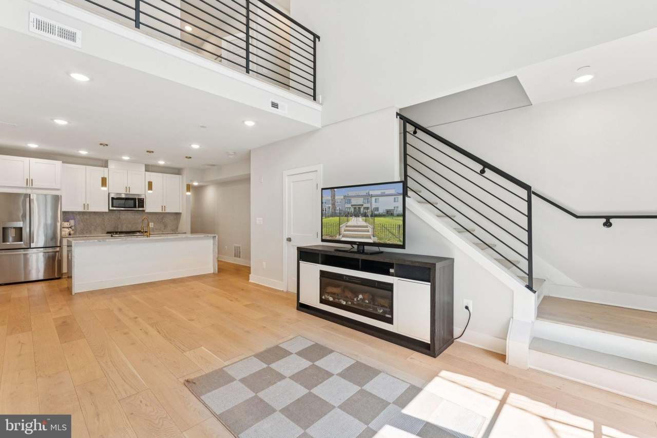 1705 TRINIDAD Avenue NE unit: 2