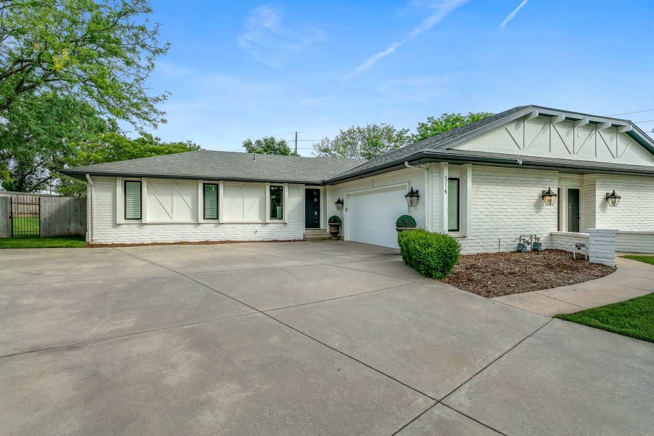 SIMPLY LUXURIOUS twinhome near Central  Rock Rd. MOVE IN SPECIAL!