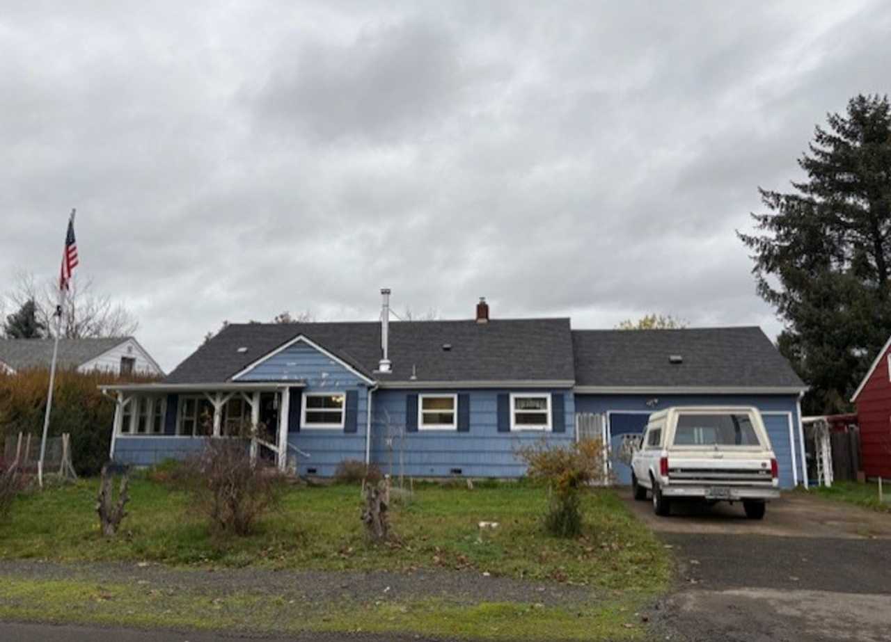 Charming home with large bedrooms