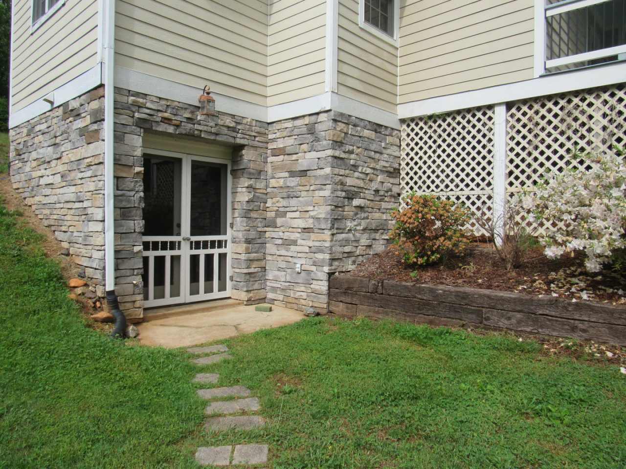 $1,500 - 2 Bedroom, 1 Bathroom Furnished Apartment in Cullowhee, Very Close to WCU