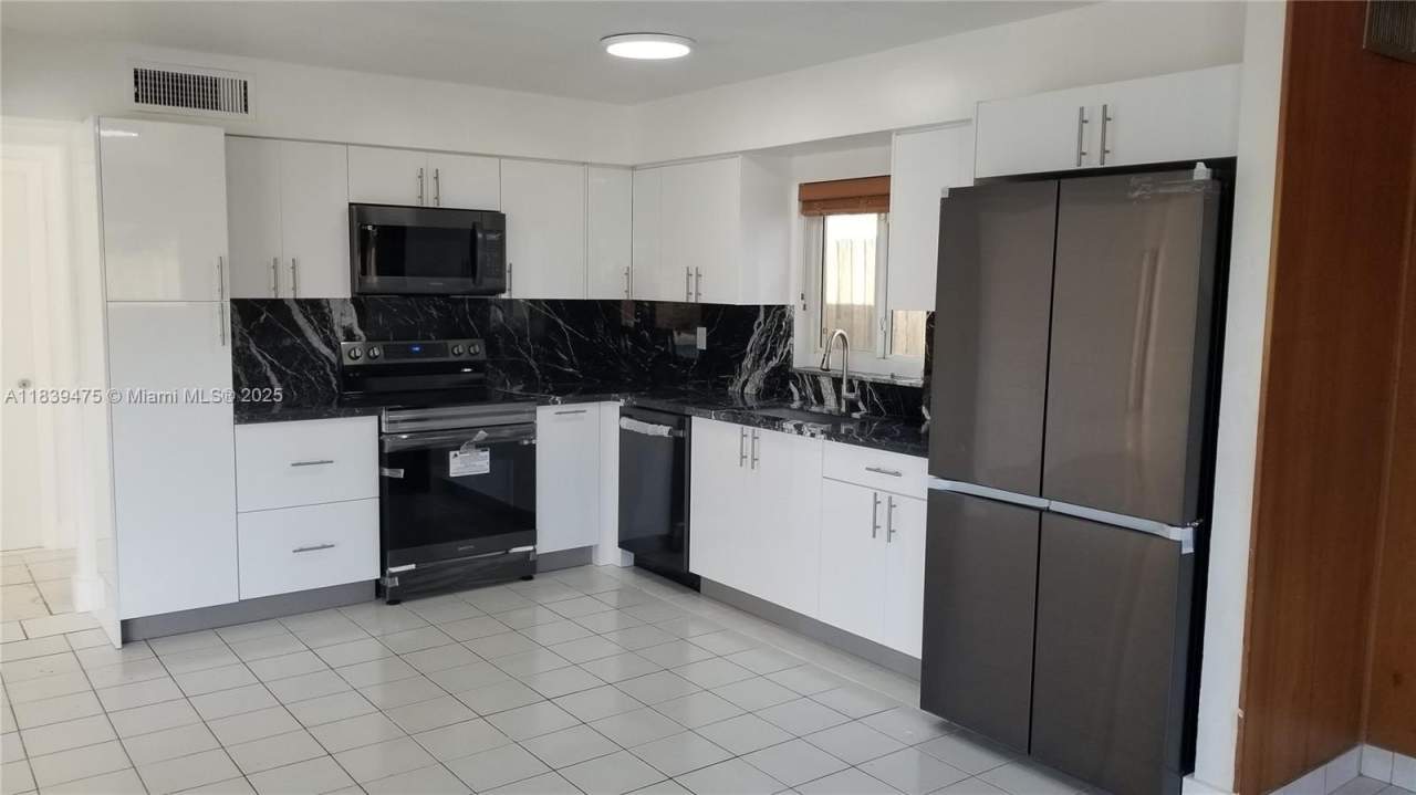 20415 Highland Lakes Blvd