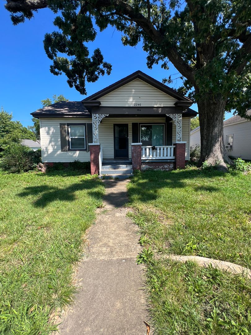 2 bedroom/1 bathroom