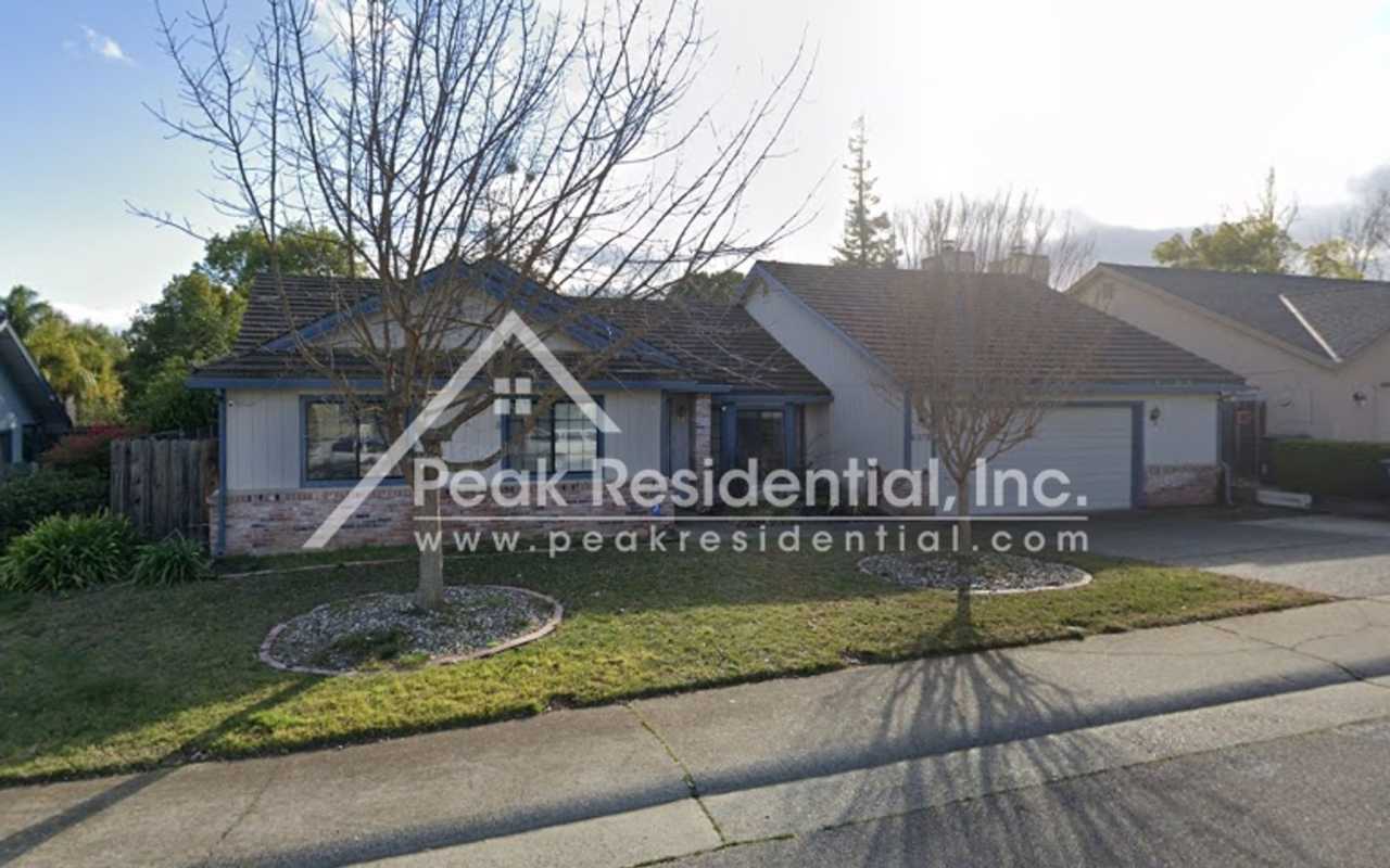 Wonderful Orangevale 4bd/2ba Home with 2 Car Garage!